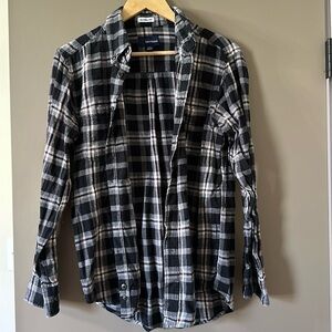 Men’s basic editions button down Size Medium classic fit! Black grey and maroon